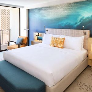 Accessible Waikiki View 1 King Bed Hearing Impaired